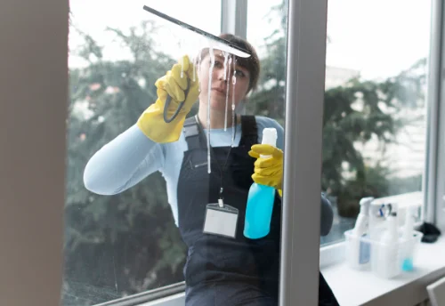 Nettoyage de vitres intérieures et extérieures à Helléan